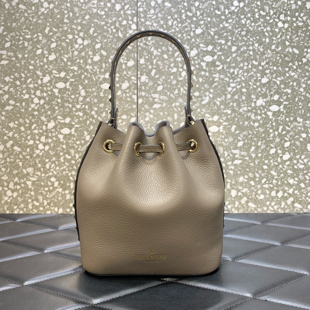 Valentino Garavani Rockstud Bucket Bag in Grey Grainy Calfskin